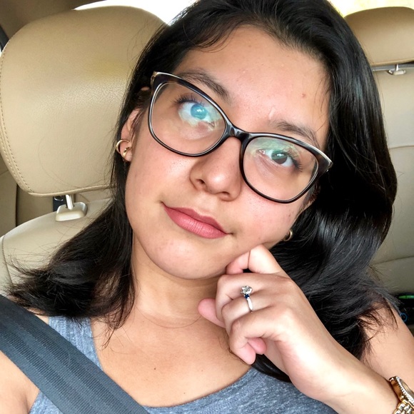 Meet your Posher, Mayra - Picture 1 of 1